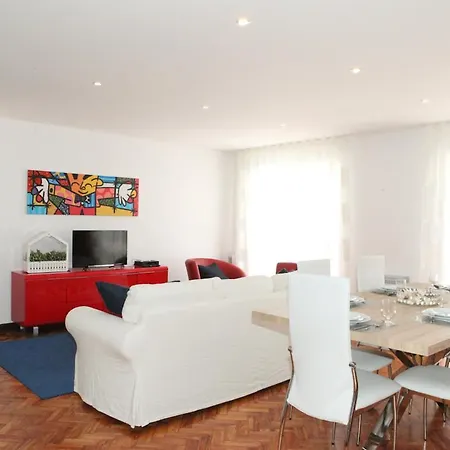 Apartment Fashionable And Modern - *